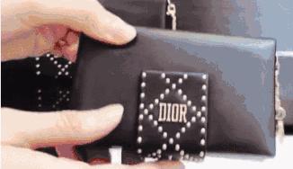 dior为何这么贵,dior莫名其妙给寄了礼盒