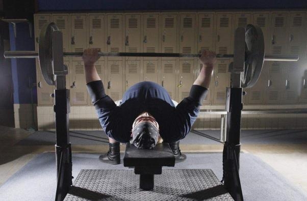 卧推具体注意哪些细节才不伤肩,卧推的六个训练方法