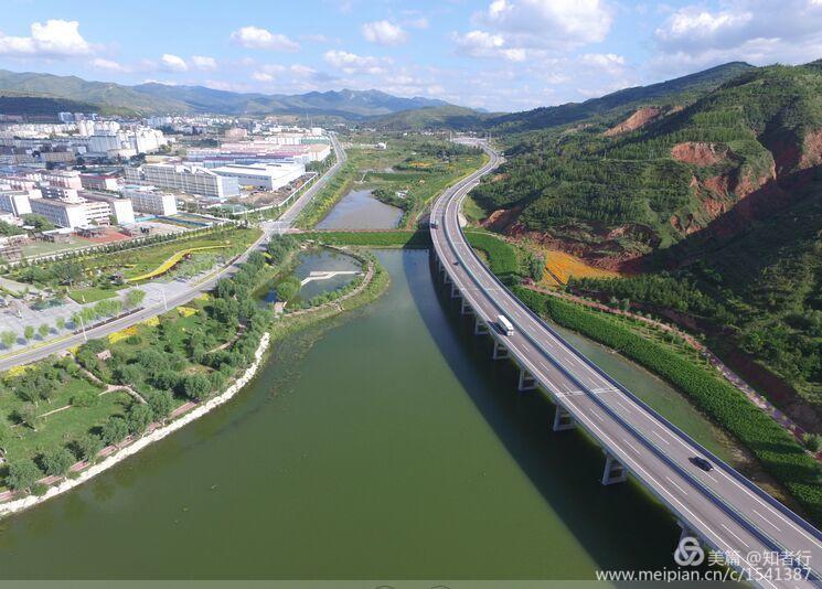 庆祝自治区成立60周年/《中国交通报》通版聚焦宁夏交通运输60年发展成就/《塞上江南美多彩交通靓》