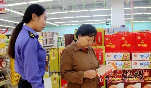 林州：举行“十佳文明经营商户”授牌仪式