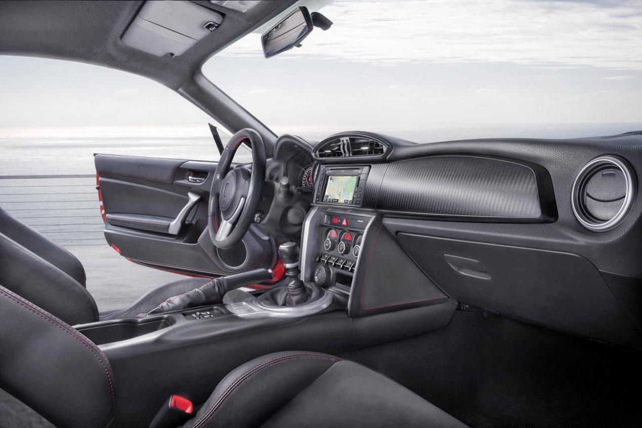 丰田86和斯巴鲁86,丰田86跟斯巴鲁brz哪个后排空间大