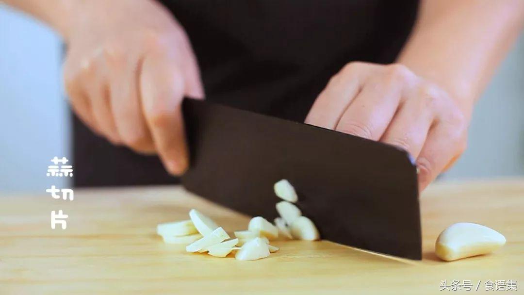 《食语集》做一道瞬间叫醒你的味蕾的苗家老坛酸菜鸡！