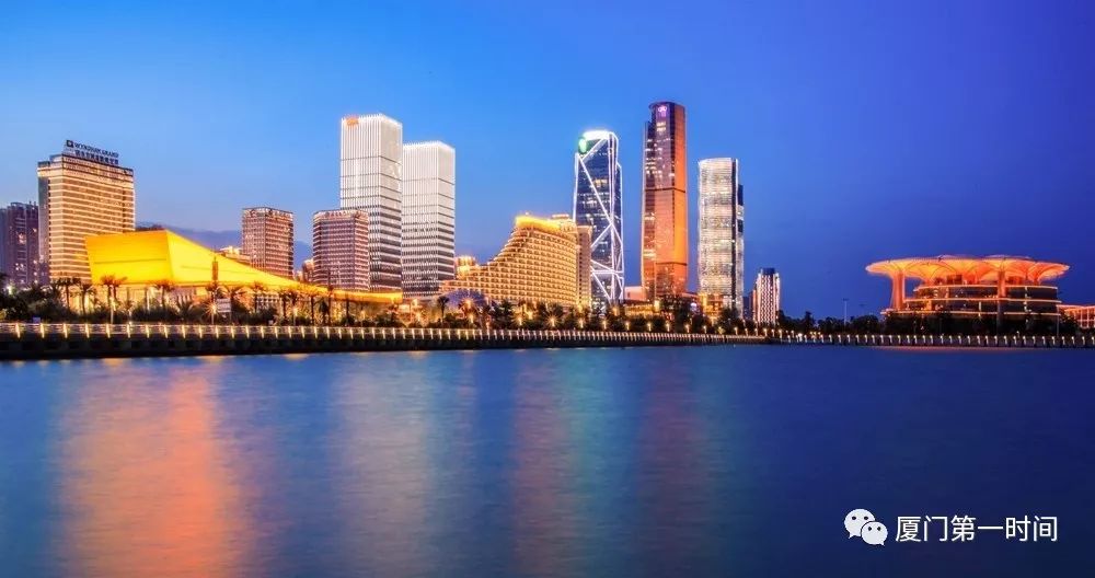 金门和厦门大对比,一个灯火通明一个黑灯瞎火