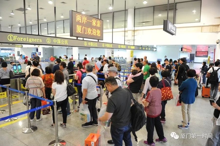 金门和厦门大对比,一个灯火通明一个黑灯瞎火