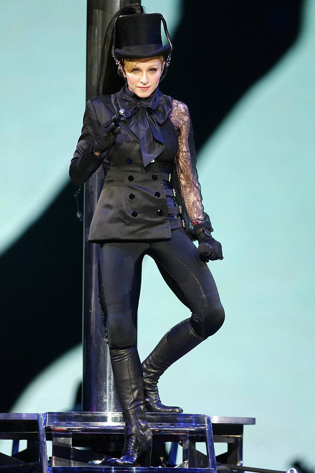 麦当娜出道至今最具代表性的49个装扮,看天后如何引领时尚潮流