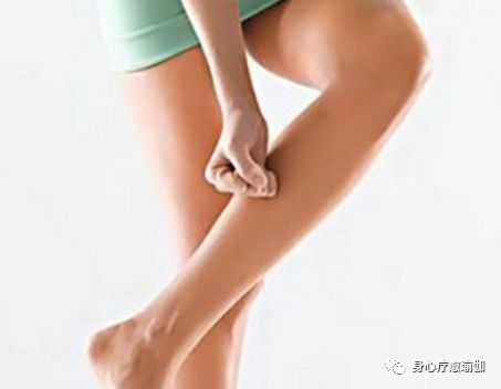 小腿胀瑜伽体式咋缓解,瑜伽小腿拉筋的正确方法视频