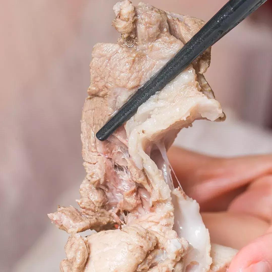 6.8折！陆家嘴惊现1家“网黄餐厅”，人均40+吃哭老板！