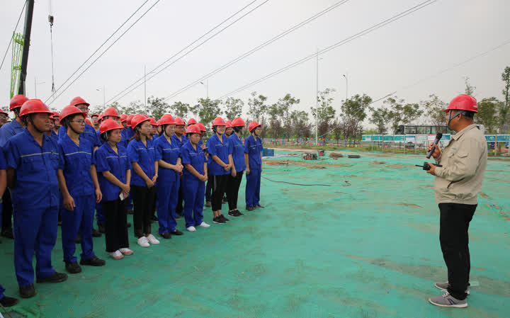 特高压电力施工现场,超高压输电线路施工现场