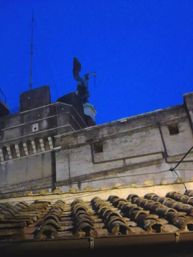 用戴森吹风机卷发,用戴森的理发师