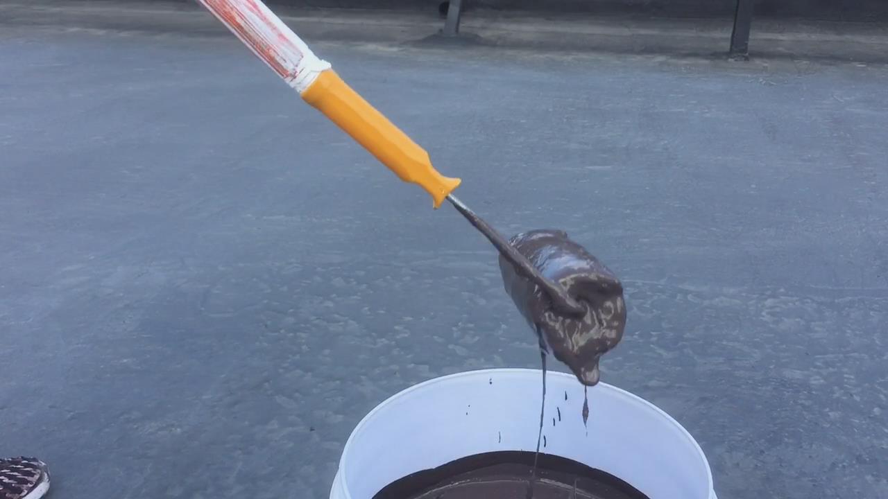 房顶漏水这样刷施工简单绿色环保,屋顶漏水怎么刷视频