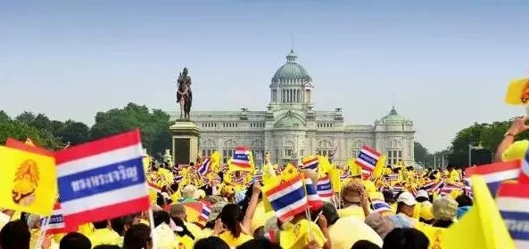 泰国文化礼仪之泰国水灯节,泰国超大水灯节