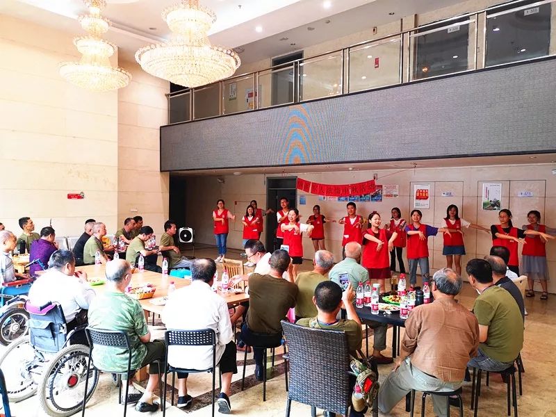 节日丨老人、孤残儿童、流浪人员……没有家人的陪伴，他们同样幸福过节