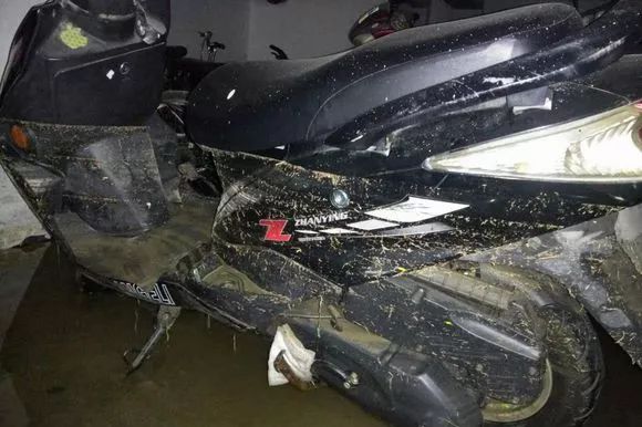 摩托车泡水后打不着火,摩托车亏电打不着火解决方案