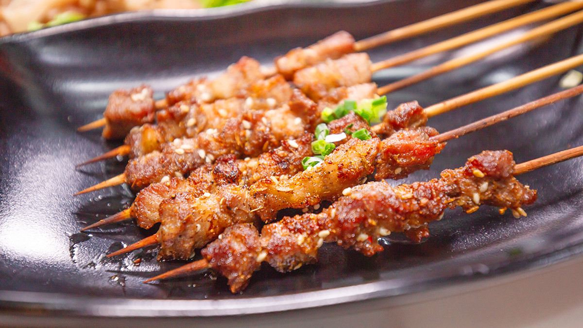 要火！用鲍鱼熬的精华汤底，还涮着“透明”的菜！