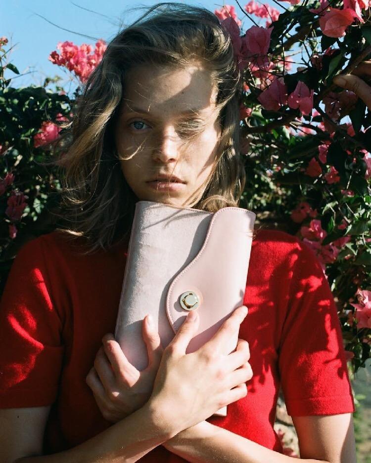 皮质包包脏了,大牌包包怎么清洗和保养