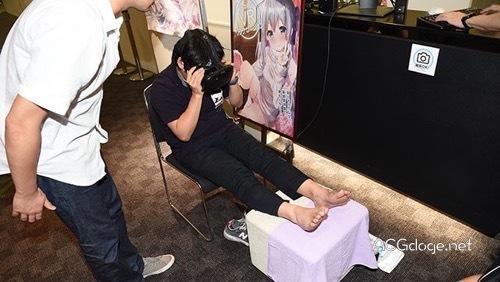 日本黑科技VR按摩服务，摘下头盔青春少女变粗犷大叔