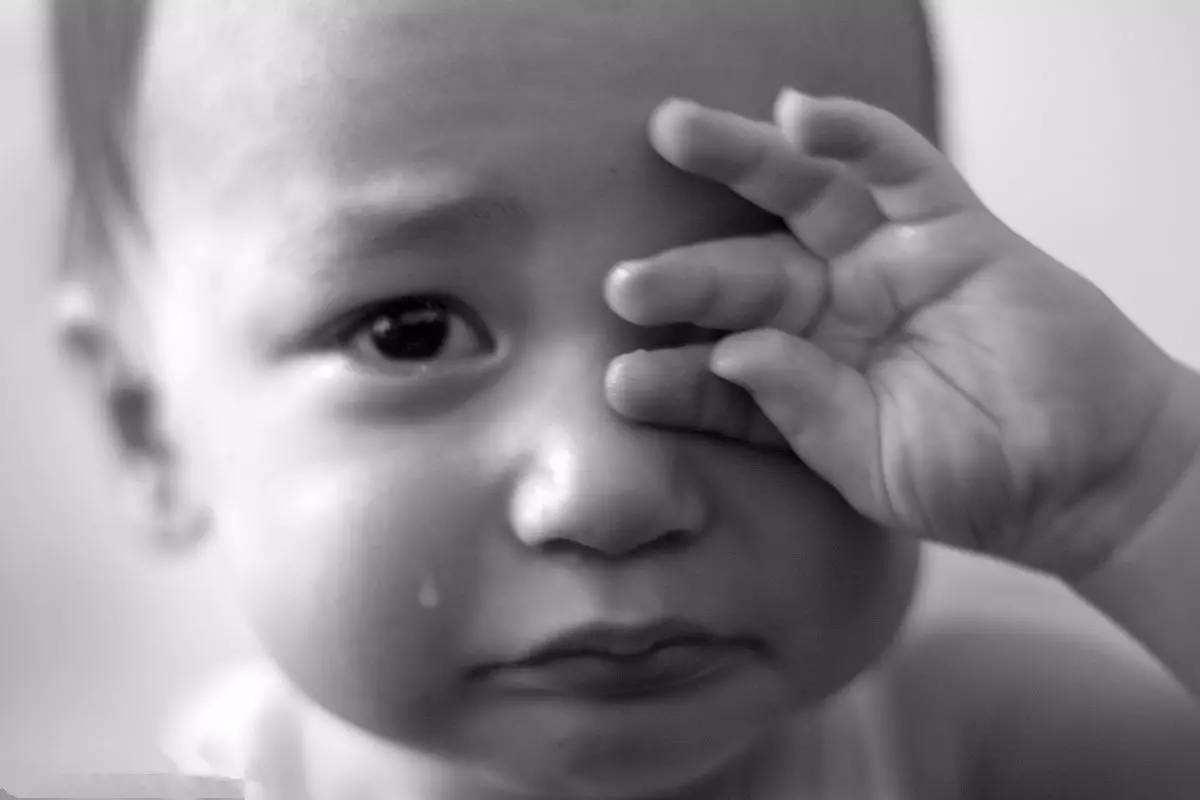 宝宝眼睛结膜发红怎么回事,宝宝一着急眼睛周围就发红