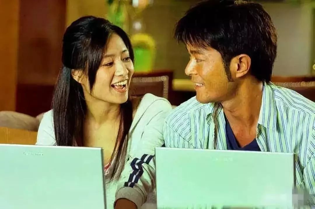 上海一女生跳楼,上海一女子跳楼身亡