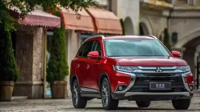 日产轩逸经典1.6自动挡落地价格,2022款日产轩逸经典豪华版配置