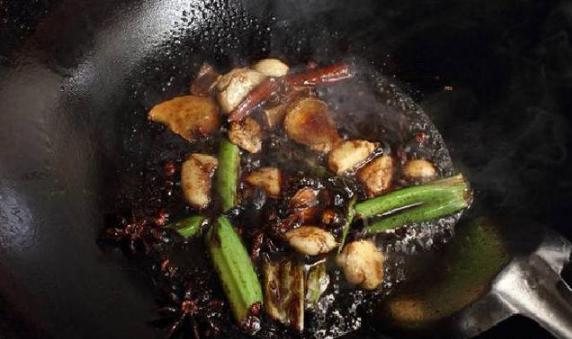 万能鱼汤怎么做,家常炖鱼的最佳方法