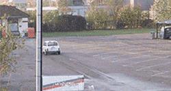 每天一贱：妹子挤完地铁，裤子就成这样了