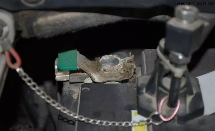 电瓶能用几年换一次,电瓶在一年内有问题该换什么电瓶