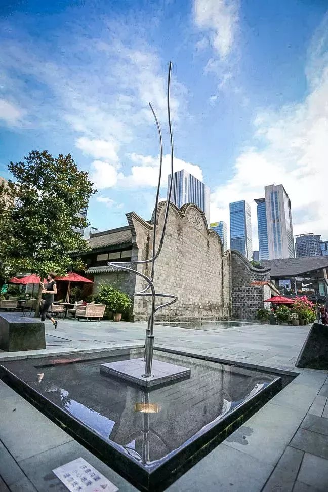 成都太古里裸眼3d龙雕塑,成都18个雕塑