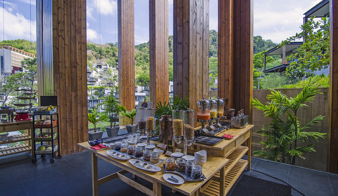 全球婚礼目的地探路：NAKA，悬空在半山腰上的透明火柴盒