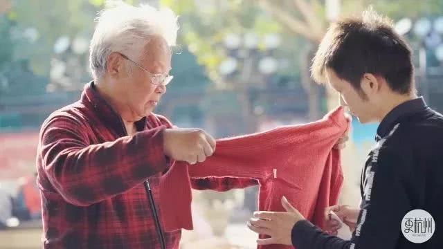 专门给奢侈品、跑车补洞，从LV到保时捷，杭州小伙补3个洞要价1万