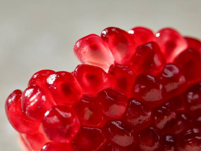 正宗品种嫁接突尼斯软籽石榴,精品高杆突尼斯软籽石榴