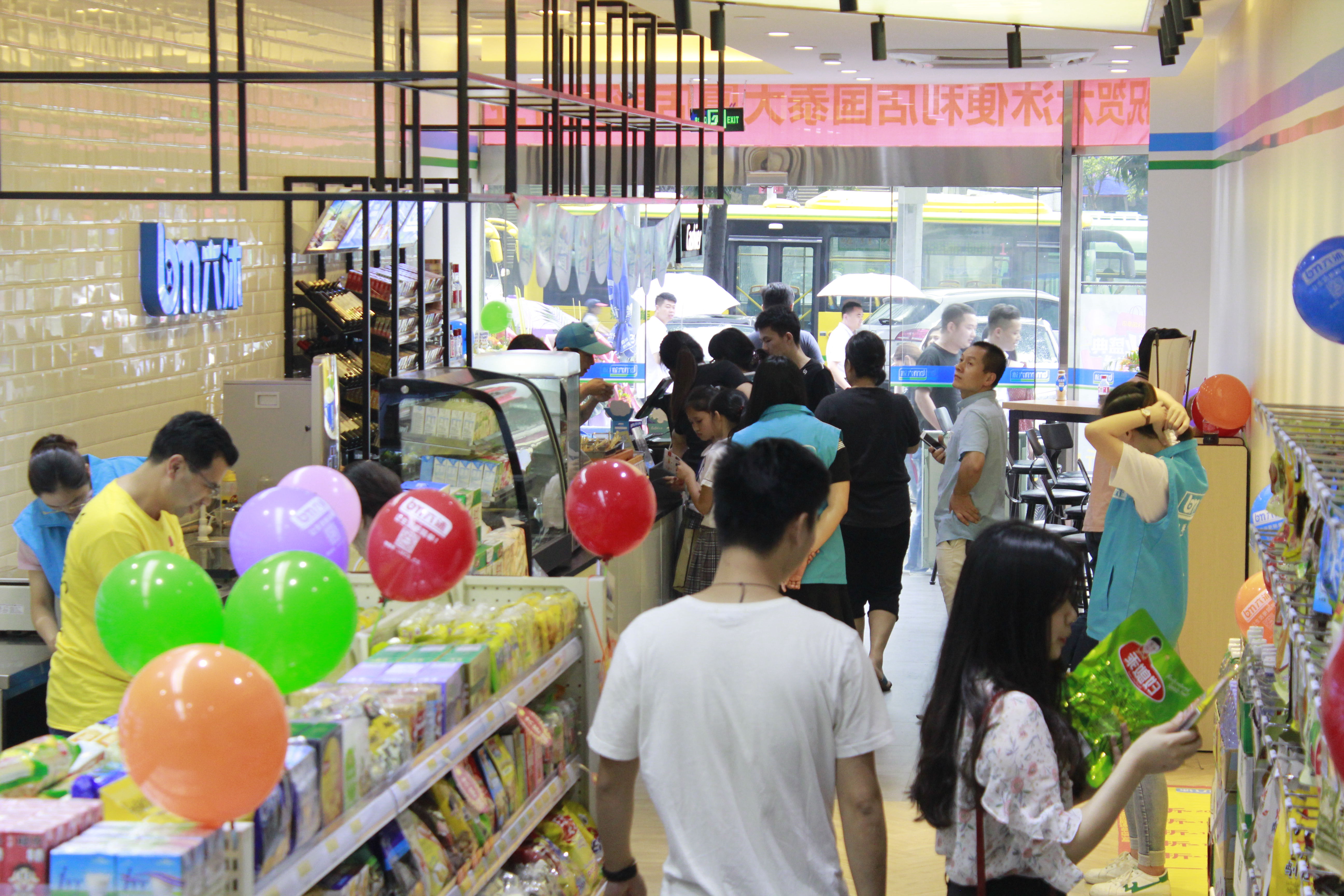 东莞的地铁站，都是这家便利店，什么来头？