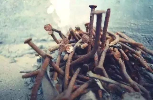 给花浇凉白开,给花浇多菌灵水会怎样