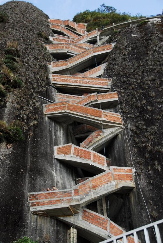 世界上最大的一块巨石,世界上最大一块巨石