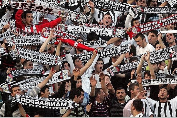 什么操作？土耳其俱乐部前主席欠下肉债，球队没钱竟用奖杯抵债