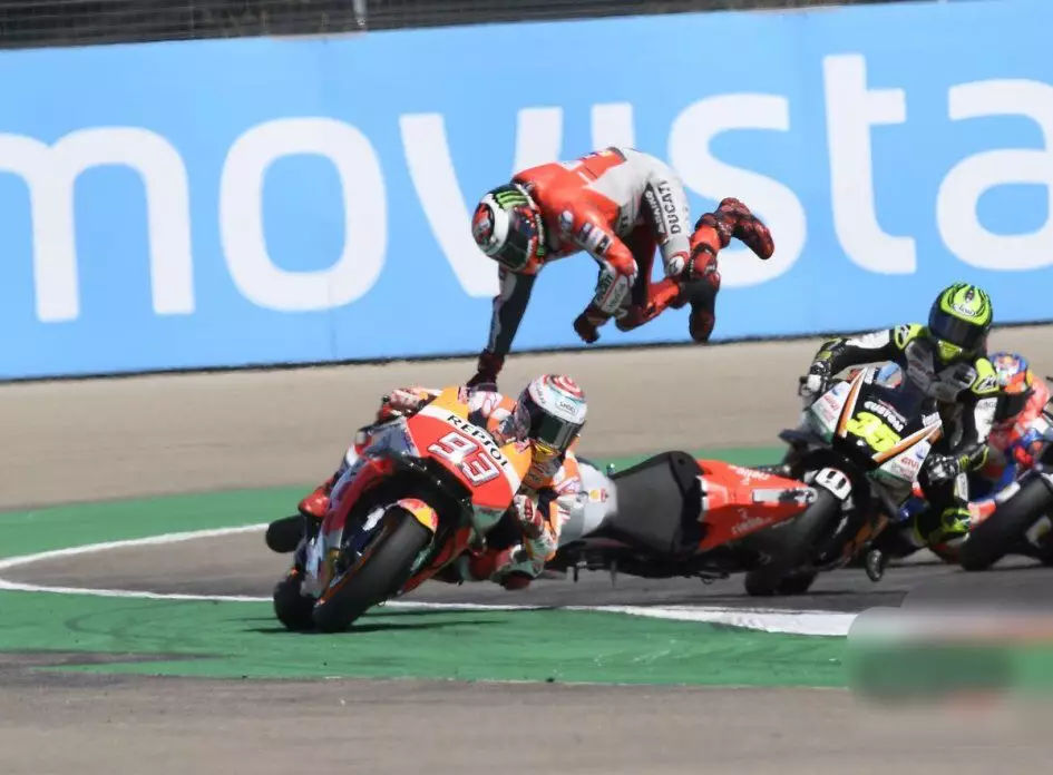 限量冠军腕表诠释300km/h的GP气质，小马问候洛伦佐解恩仇