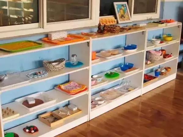 幼儿园五大领域和蒙氏教学哪个好,选择蒙氏幼儿园好还是常规幼儿园