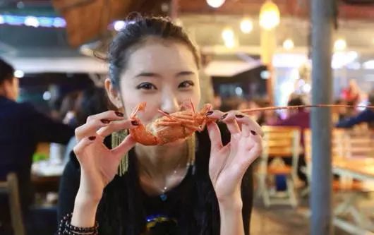 吃海鲜手扎了一下,如果一不小心被海鲜扎了会怎么样