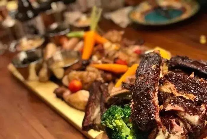 最豪华的音乐餐吧,一家氛围满满的音乐餐吧