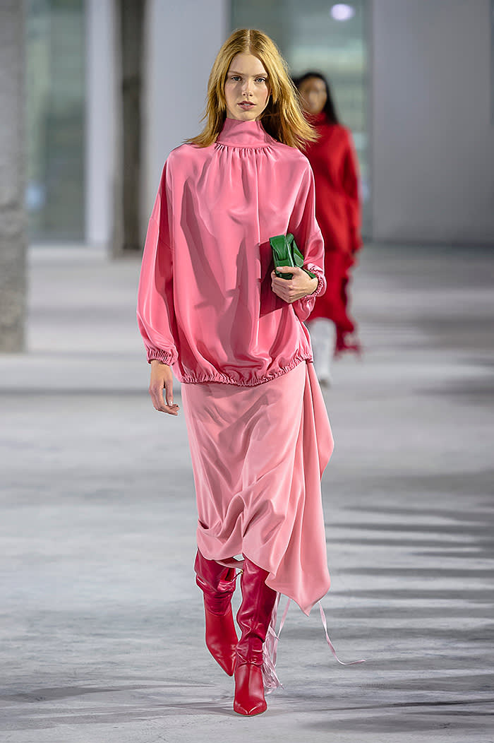 撞色搭配明星,撞色为什么更运动