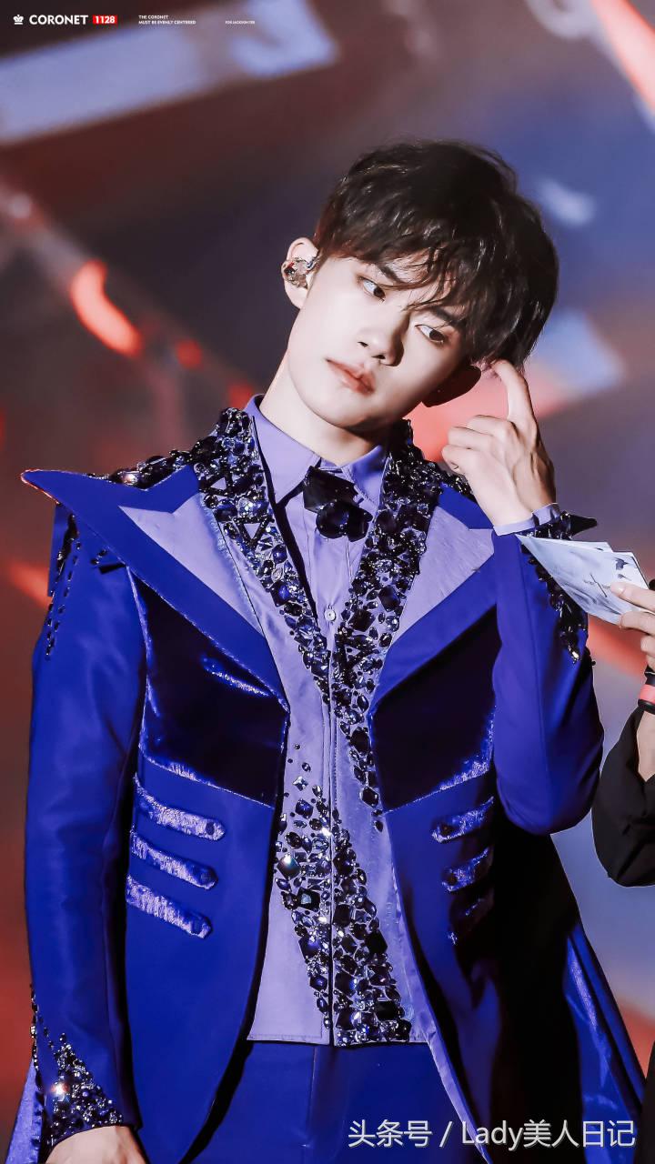 王俊凯芭莎封面,王俊凯近期穿搭