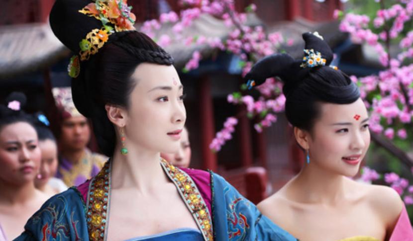 女子又问道：“你当真是要嫁给他？”简兮声音不大语气中尽是坚决