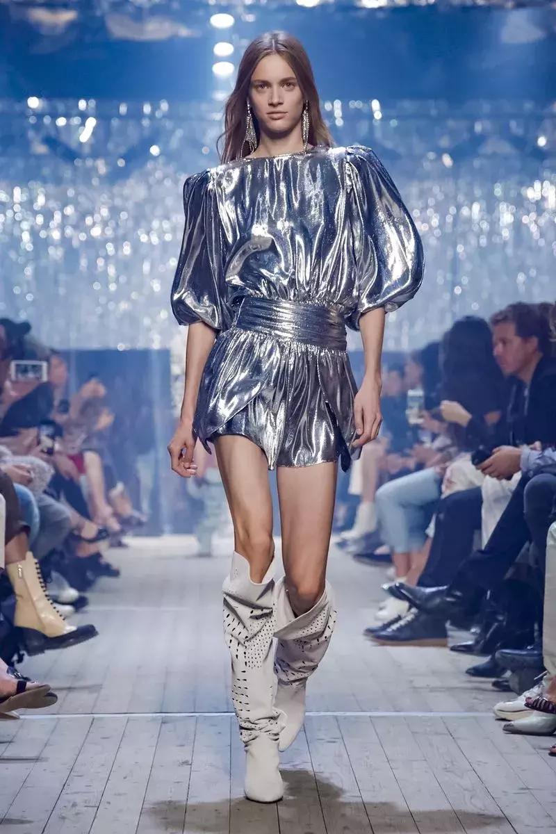 戚薇霸气走秀,唐嫣戚薇机场街拍大全