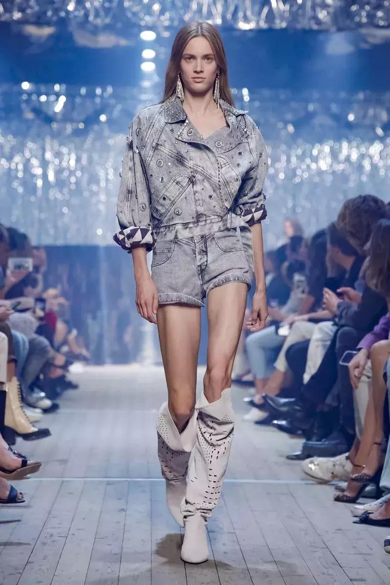 戚薇霸气走秀,唐嫣戚薇机场街拍大全