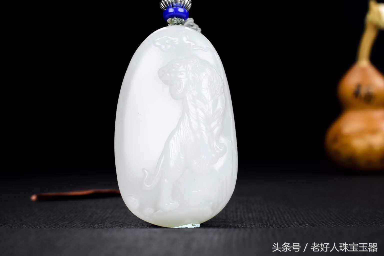 和田玉带黑沁青玉是籽料还是山料,新疆和田玉青玉属于山料还是籽料