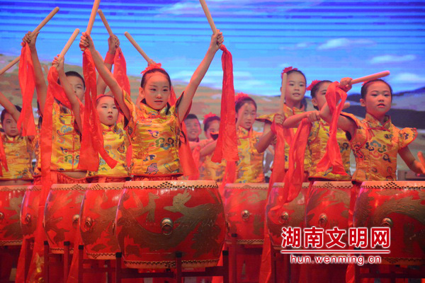 传承红色基因向国旗敬礼视频,传承红色基因向国旗敬礼400字