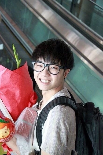 华晨宇hereweare完整版,华晨宇tobefree伴奏合唱