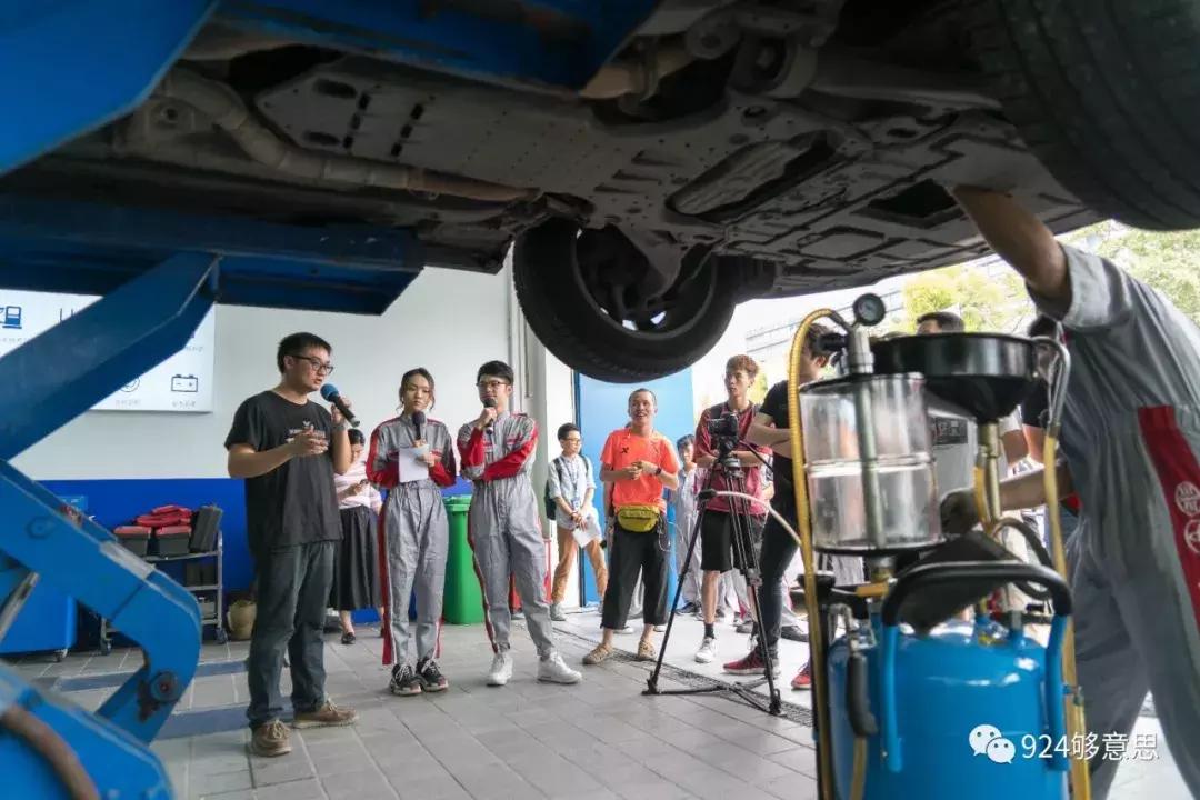 看到BoBoYoyo这样洗车和换机油，小肥肥瞬间凌乱了……