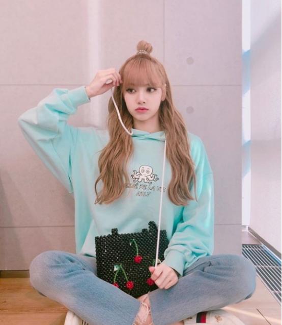 lisa穿搭韩国,lisa最出圈的十大穿搭