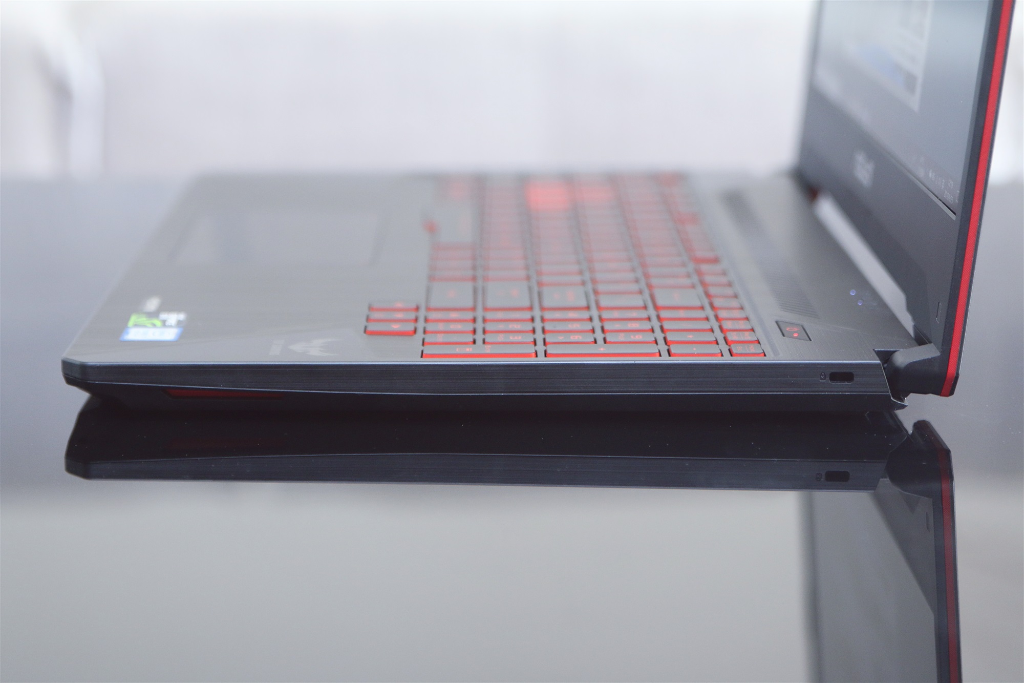 华硕飞行堡垒6评测,玩游戏要游戏本还是台式电脑