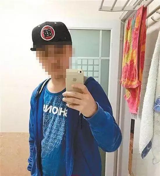 上厕所时发现厕所没纸了怎么办,原来上厕所没纸还能这样做